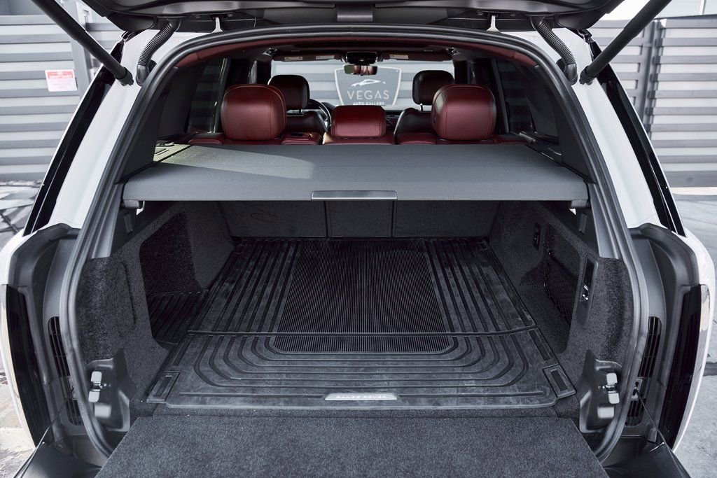 Used 2025 Land Rover Range Rover SE image 15