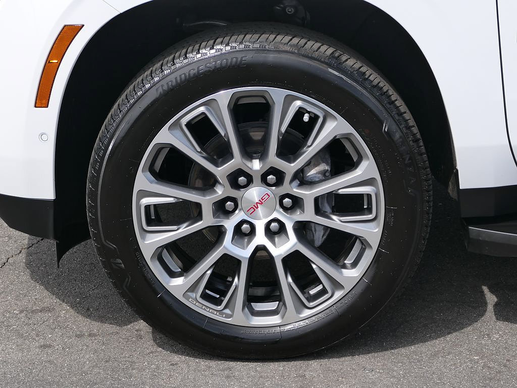 Used 2025 GMC Yukon XL Denali RWD image 8