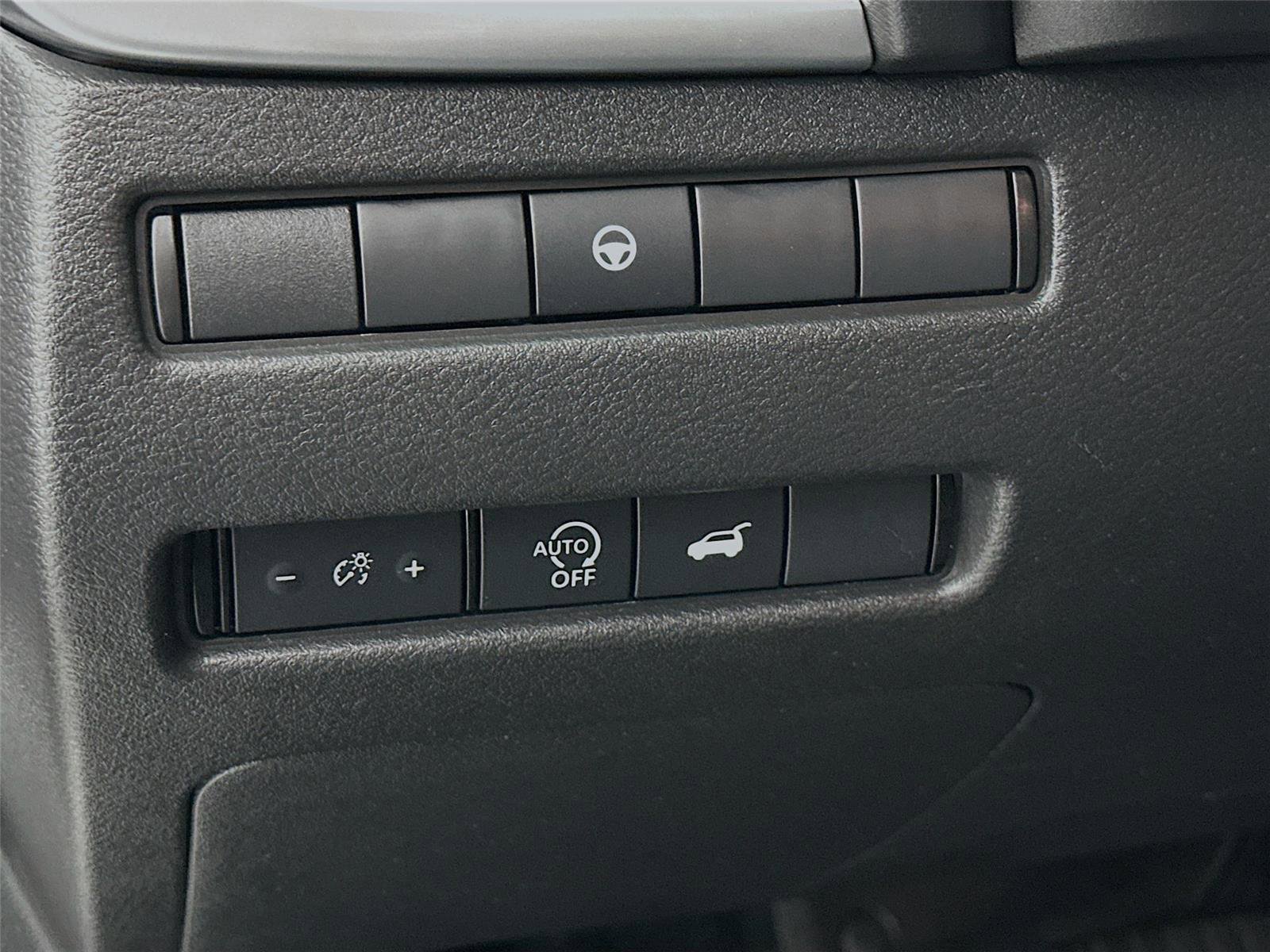 Used 2024 Nissan Rogue SV image 10