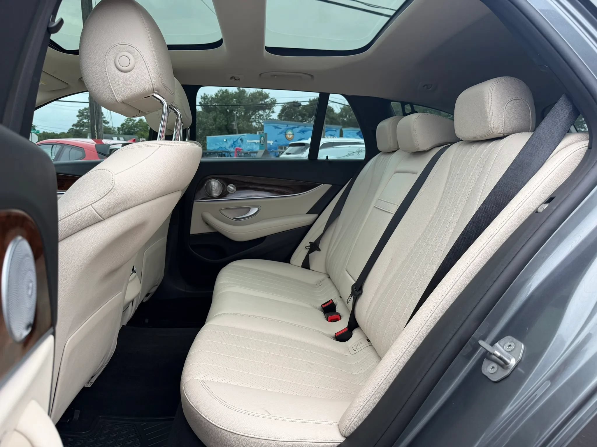 Used 2017 Mercedes-Benz E 400 4MATIC Wagon image 19