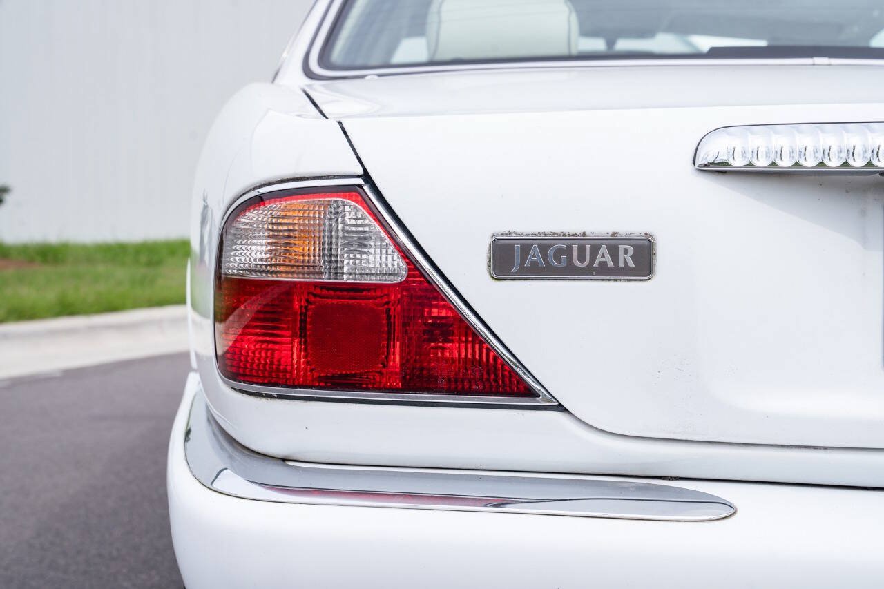 Used 1998 Jaguar XJ8 L RWD image 12