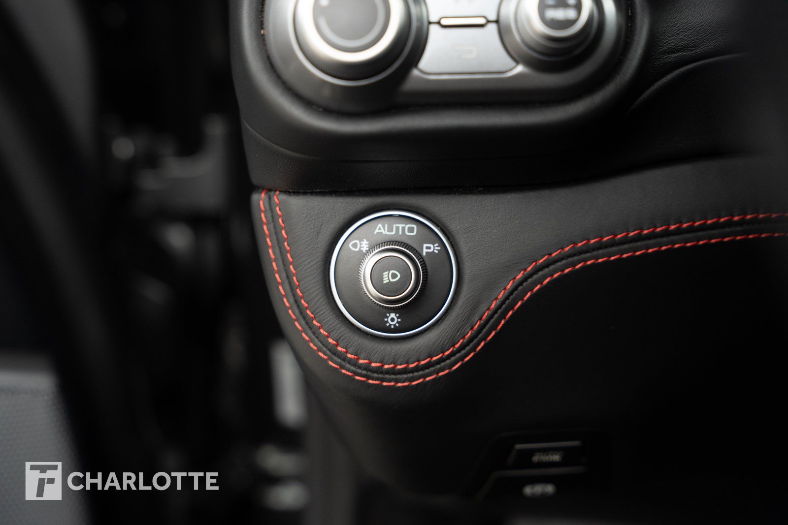 Used 2020 Ferrari Portofino RWD image 27