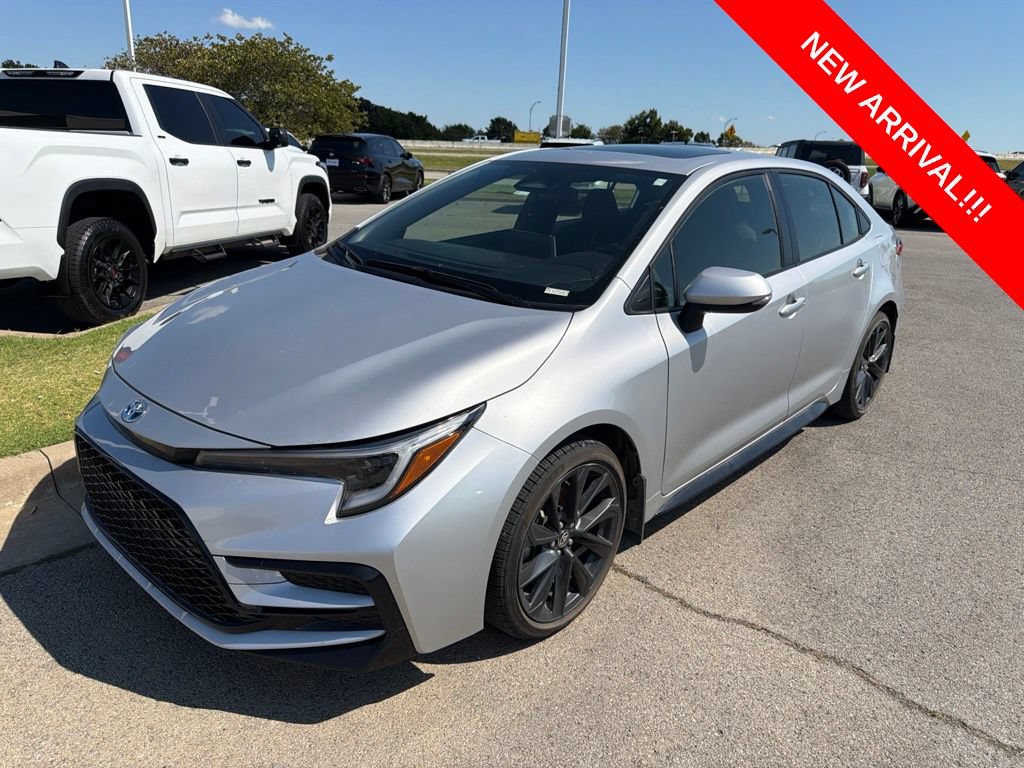 Used 2025 Toyota Corolla SE w/ SE Premium Package FWD image 1