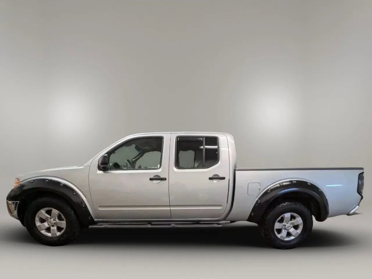 Used 2009 Nissan Frontier SE w/ SE Value Truck Pkg image 2