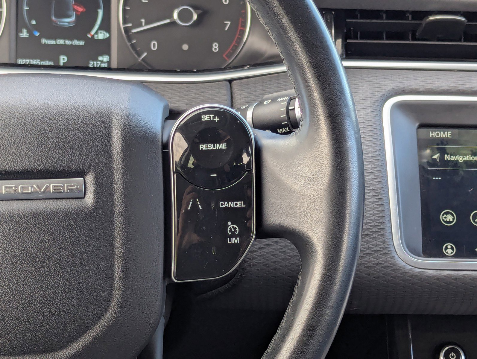 Used 2020 Land Rover Range Rover Evoque S image 24