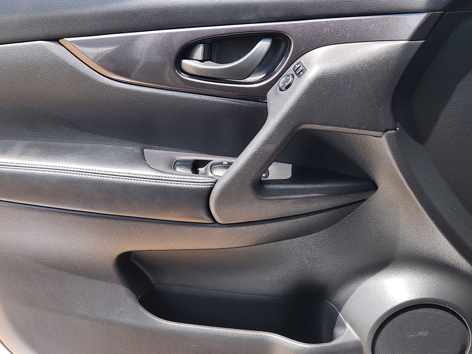 Used 2019 Nissan Rogue S FWD image 26