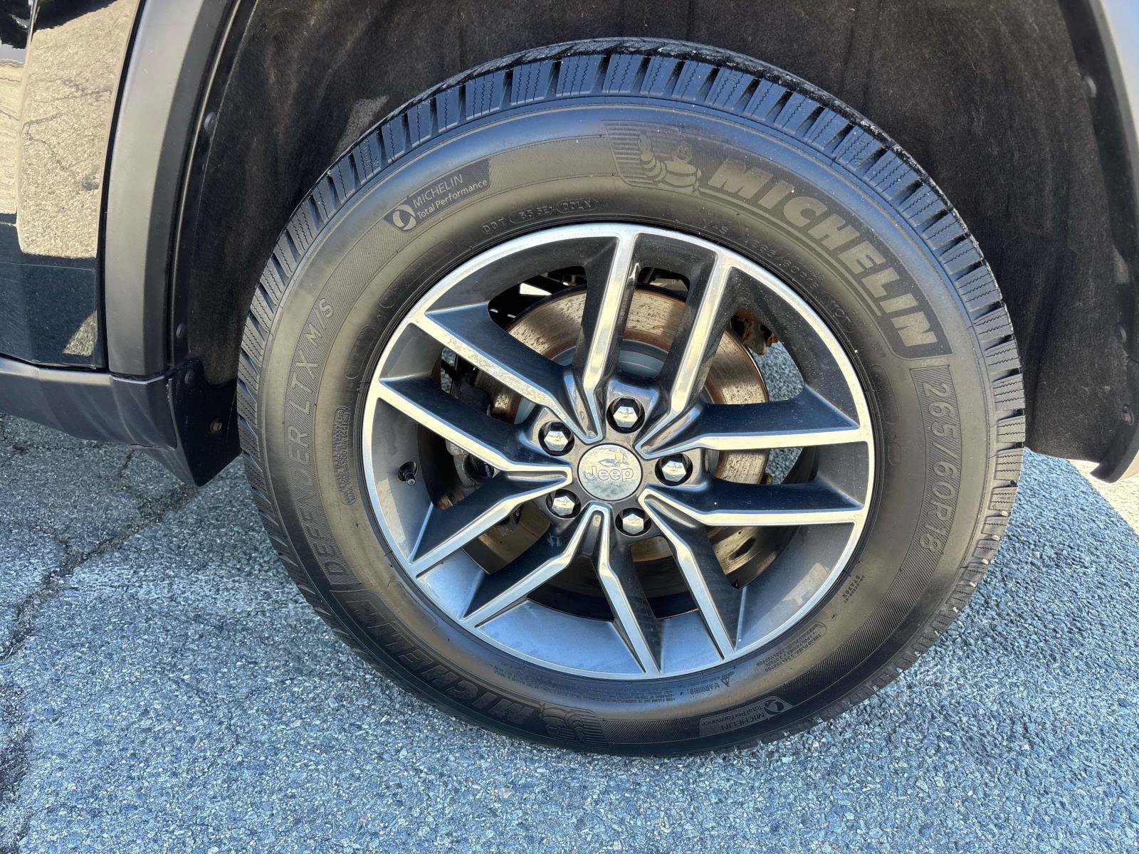 Certified 2018 Jeep Grand Cherokee Limited AWD/4WD image 9