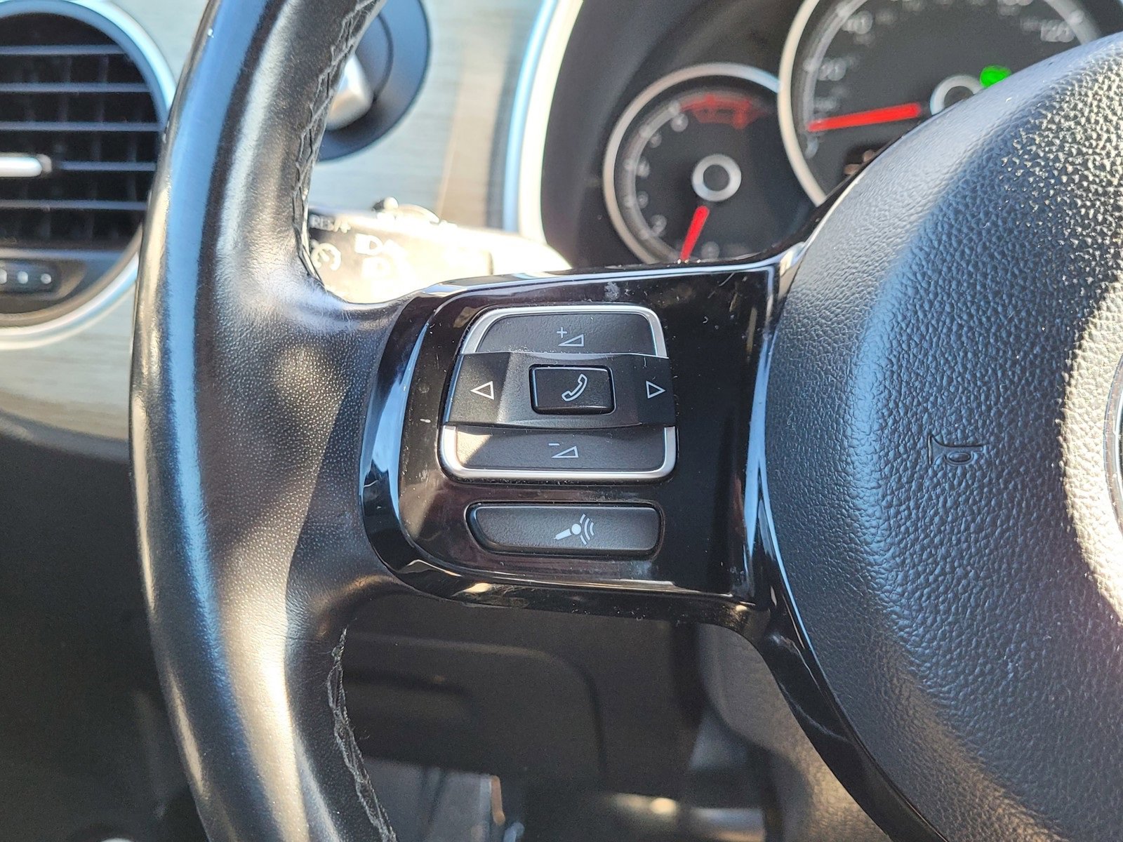 Used 2018 Volkswagen Beetle 2.0T S image 18