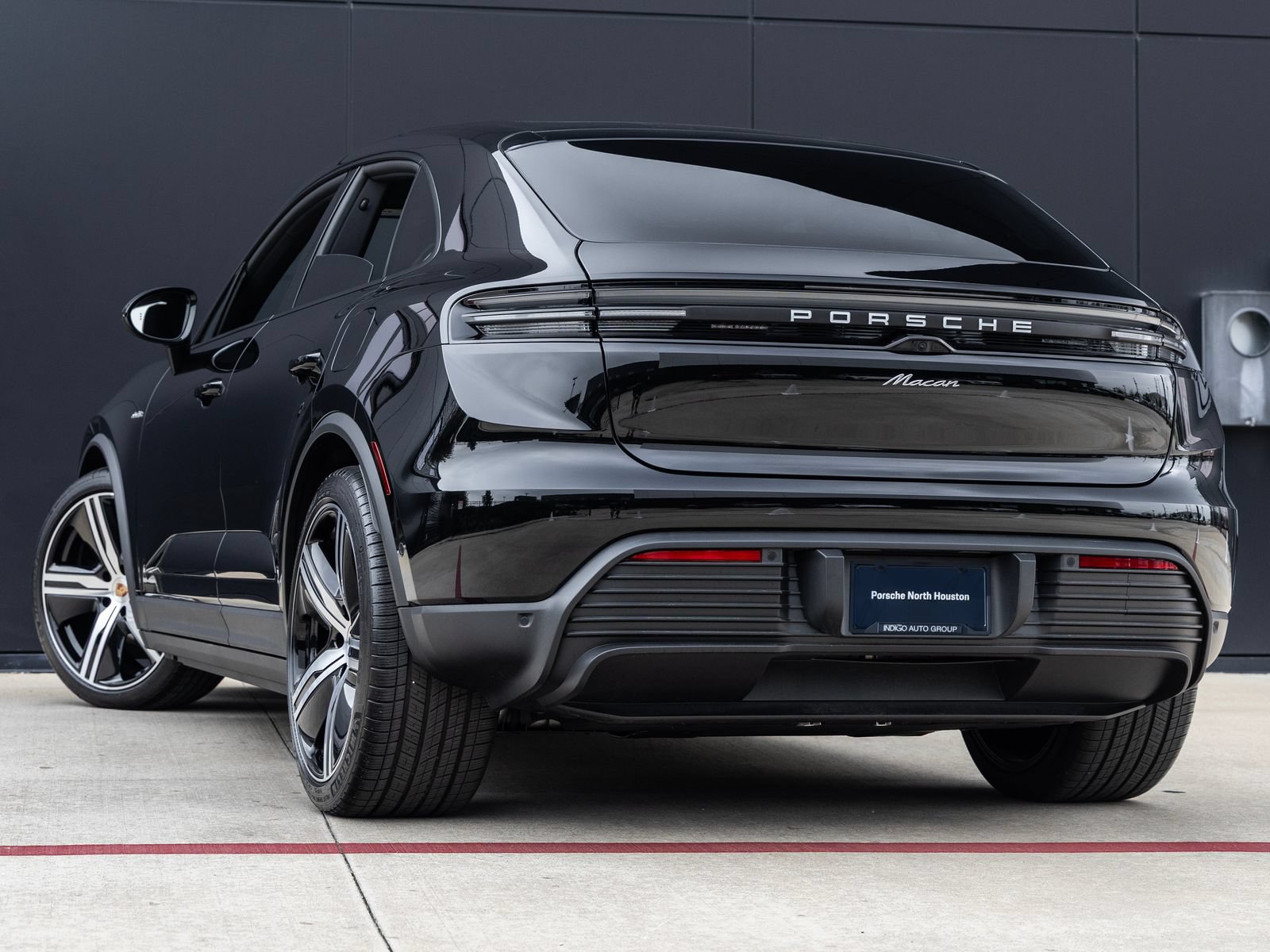 Certified 2025 Porsche Macan Electric RWD image 3