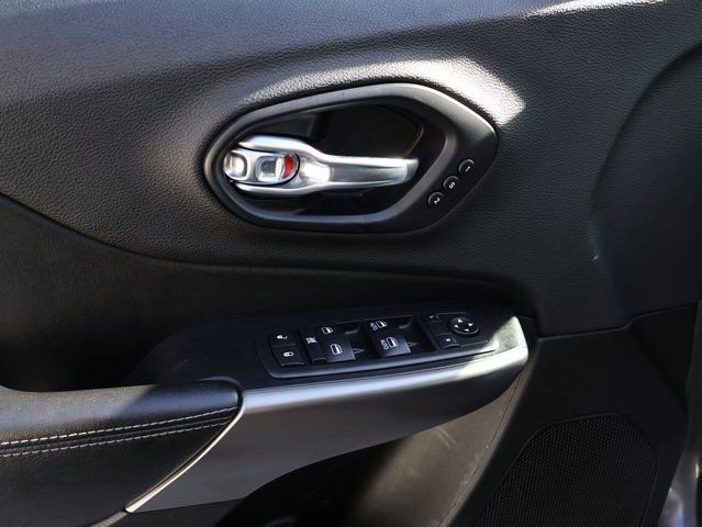 Used 2019 Jeep Cherokee Limited image 23