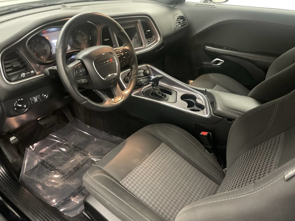 Used 2018 Dodge Challenger SXT w/ Blacktop Package RWD image 4