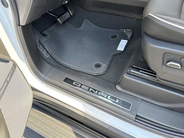 New 2026 GMC Yukon XL Denali Ultimate AWD/4WD image 26