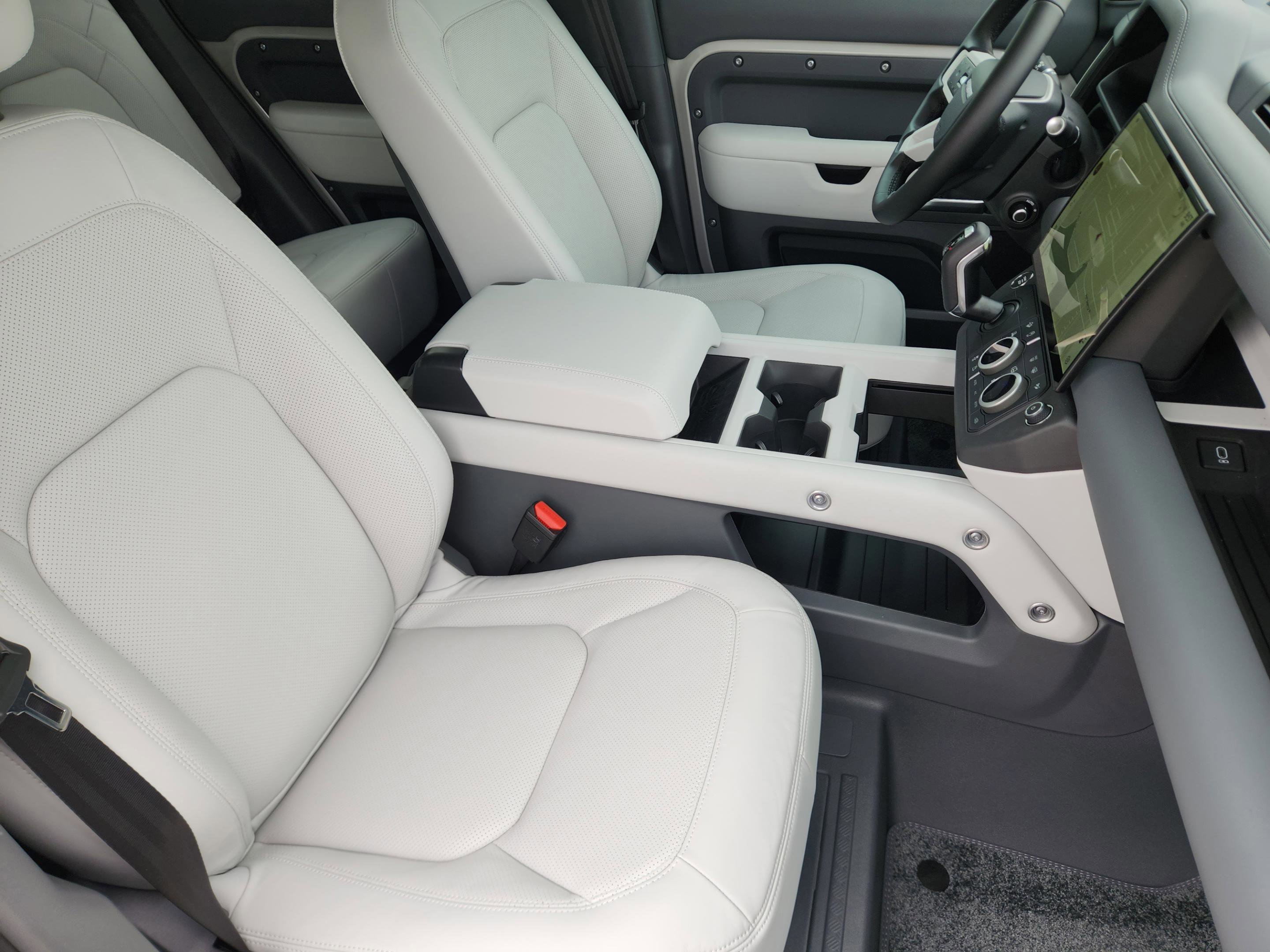 New 2026 Land Rover Defender 110 X-Dynamic SE AWD/4WD image 10