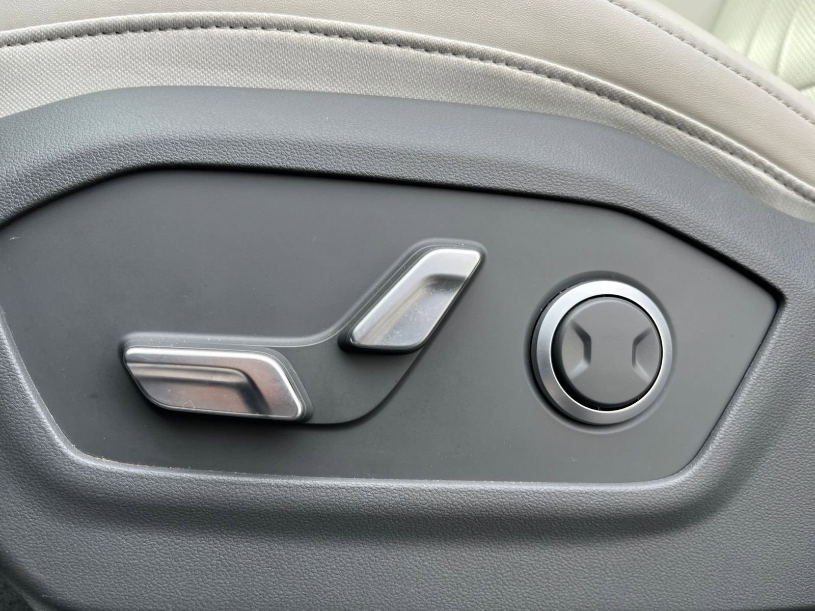 Used 2025 Hyundai Santa Fe SEL image 23