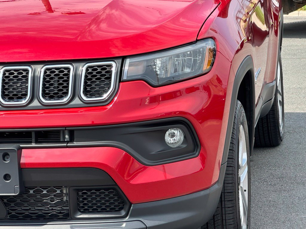 Used 2023 Jeep Compass Latitude w/ Convenience Group AWD/4WD image 41