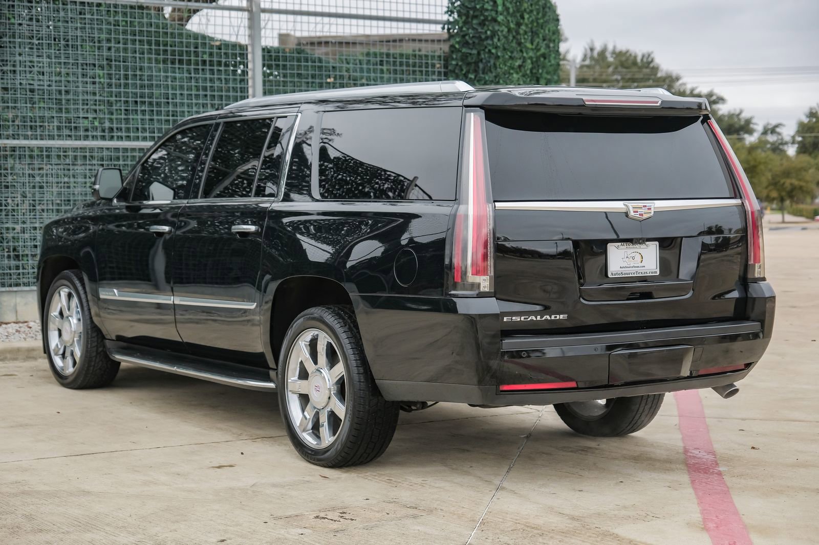Used 2017 Cadillac Escalade ESV Luxury AWD/4WD image 14