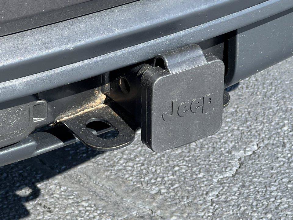 Used 2017 Jeep Grand Cherokee Limited w/ Trailer Tow Group IV AWD/4WD image 12