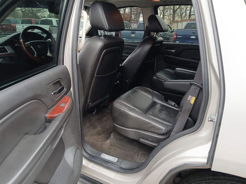 Used 2007 Cadillac Escalade AWD w/ Information Package image 10