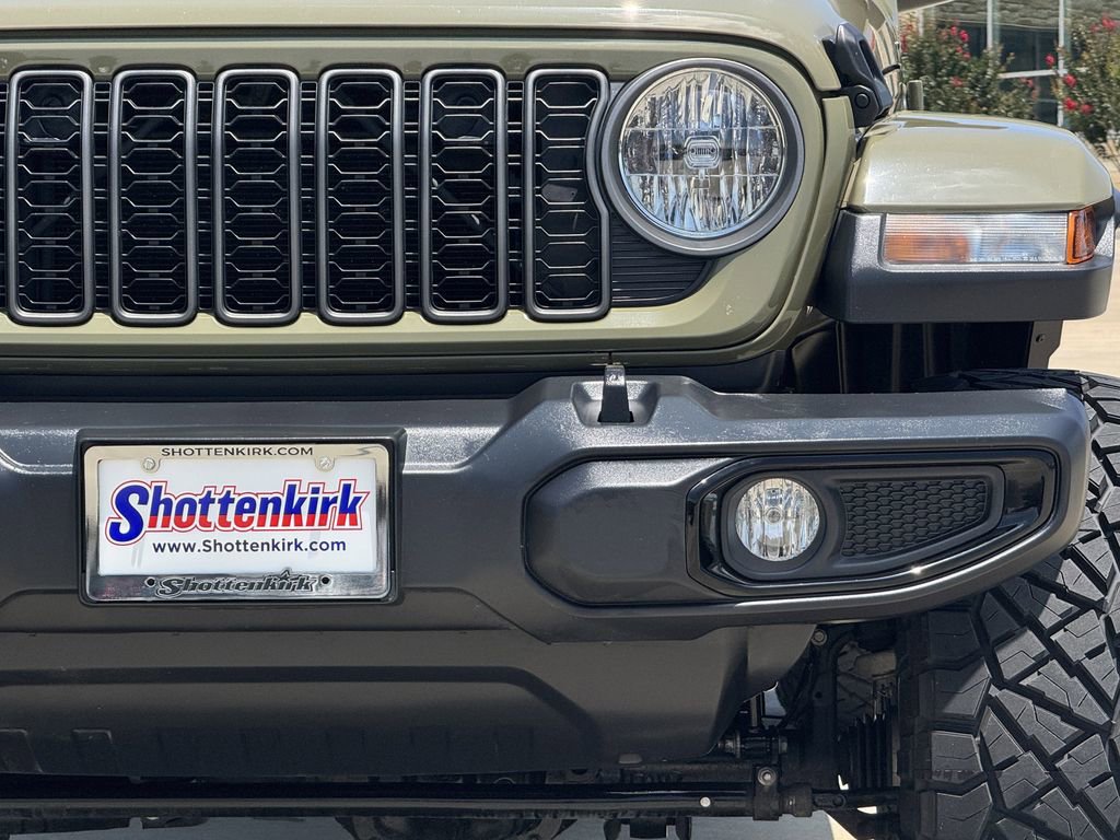 Used 2025 Jeep Gladiator Sport AWD/4WD image 8