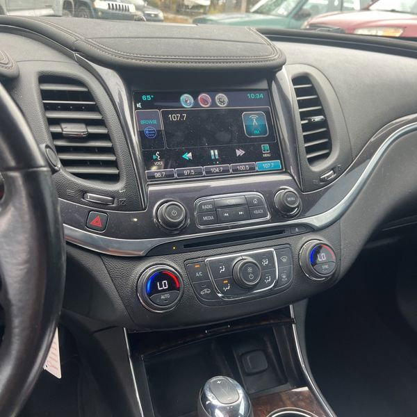 Used 2015 Chevrolet Impala LT w/ Convenience Package image 12