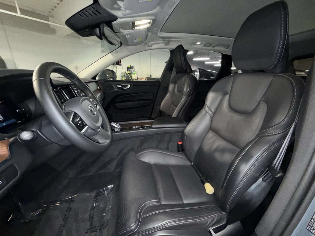 Used 2023 Volvo XC60 B5 Ultimate w/ Climate Package AWD/4WD image 2