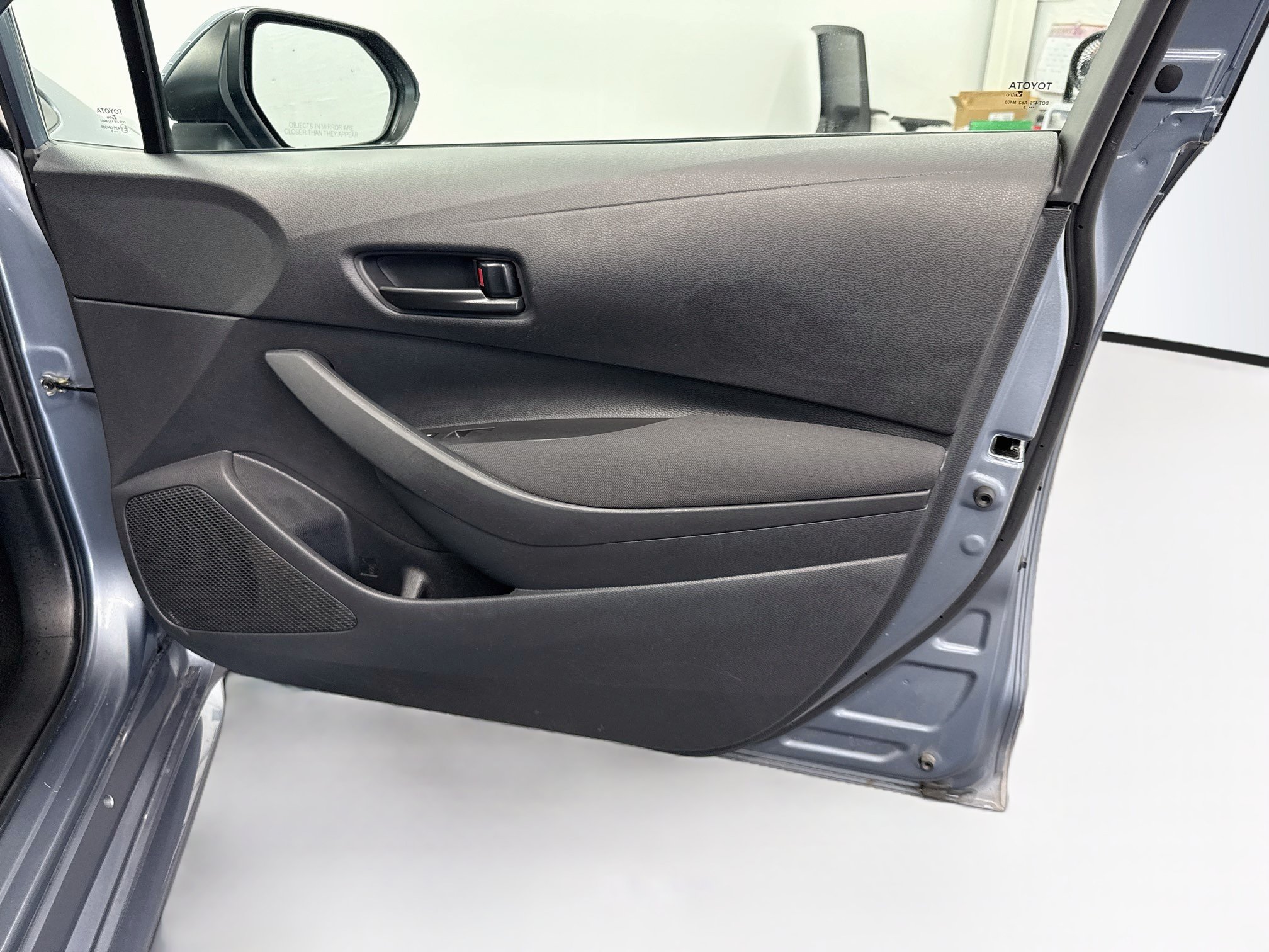 Used 2025 Toyota Corolla LE FWD image 31