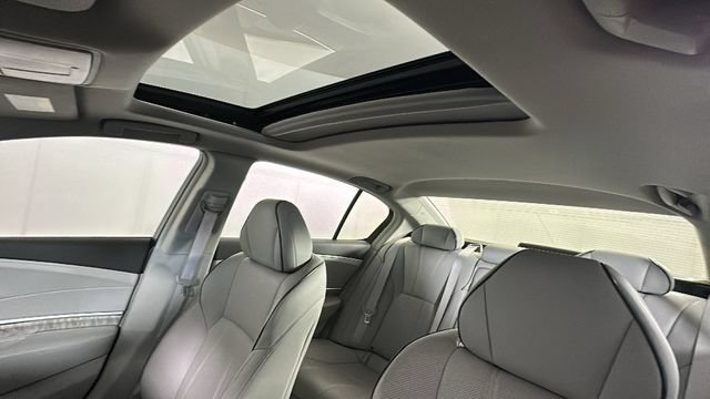 Used 2018 Acura RLX w/ Technology Package FWD image 12