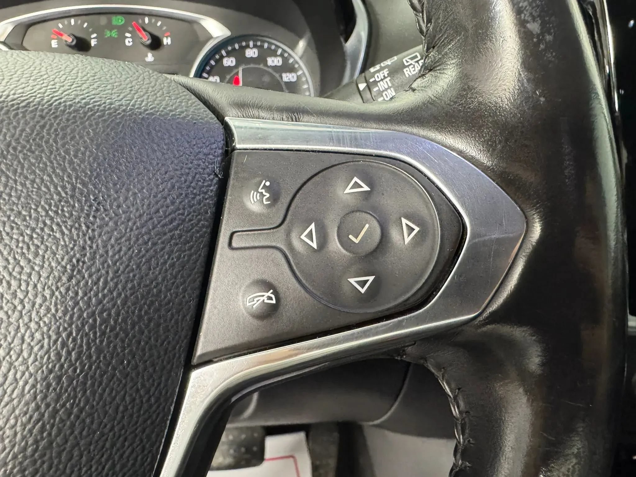 Used 2020 Chevrolet Traverse LT FWD image 16