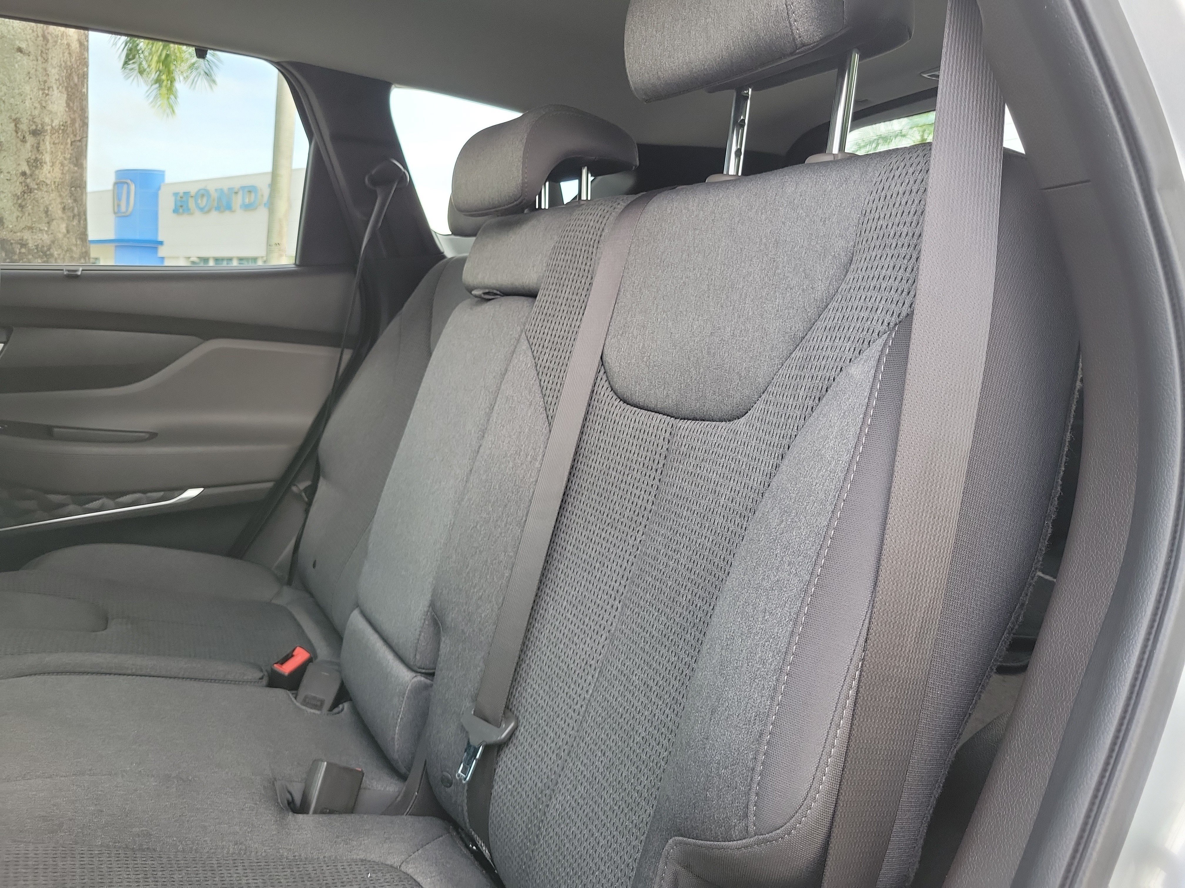 Used 2019 Hyundai Santa Fe SEL FWD image 9