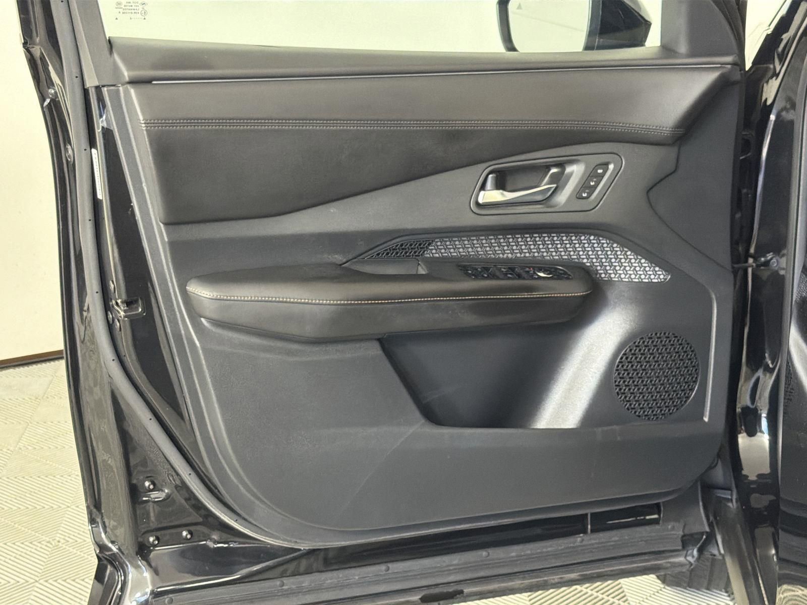 Used 2024 Nissan Ariya FWD image 19