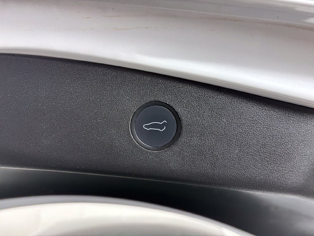Used 2022 Tesla Model 3 Long Range AWD/4WD image 29