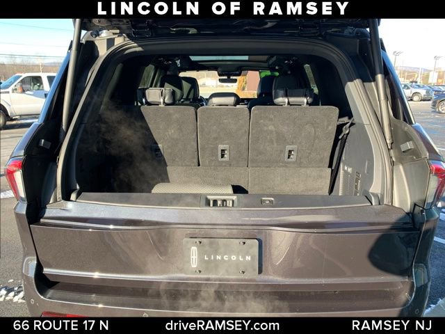 Used 2025 Lincoln Navigator Reserve w/ Jet Appearance Package image 6