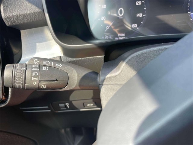 Used 2020 Volvo XC40 T5 Momentum w/ Protection Package Premier image 24