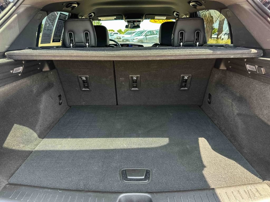 Used 2024 Cadillac XT4 Luxury w/ Cold Weather Package FWD image 20