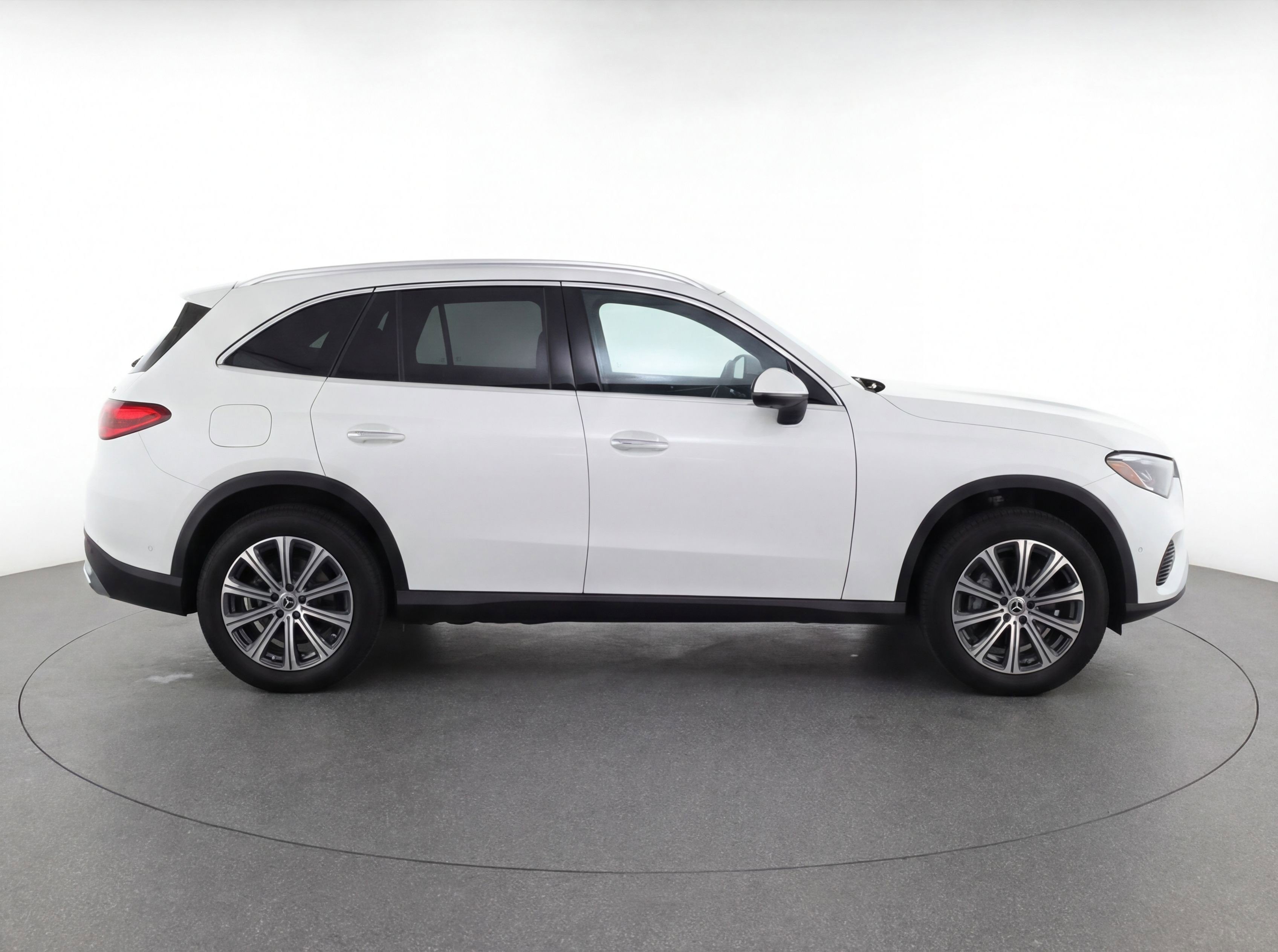 Used 2024 Mercedes-Benz GLC 300 4MATIC image 11