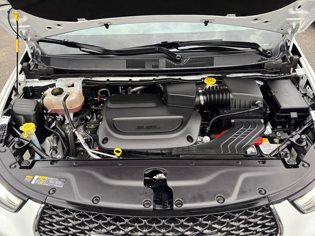 Used 2024 Chrysler Pacifica Touring image 34