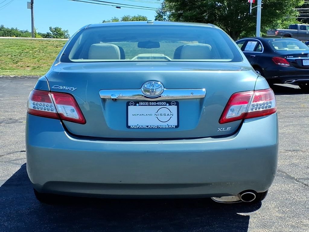 Used 2011 Toyota Camry XLE w/ SE/XLE Extra-Value Pkg FWD image 4