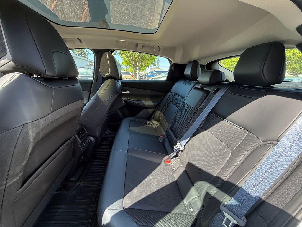 Used 2026 Nissan Leaf Platinum+ w/ Cargo Package (Platinum+) FWD image 16