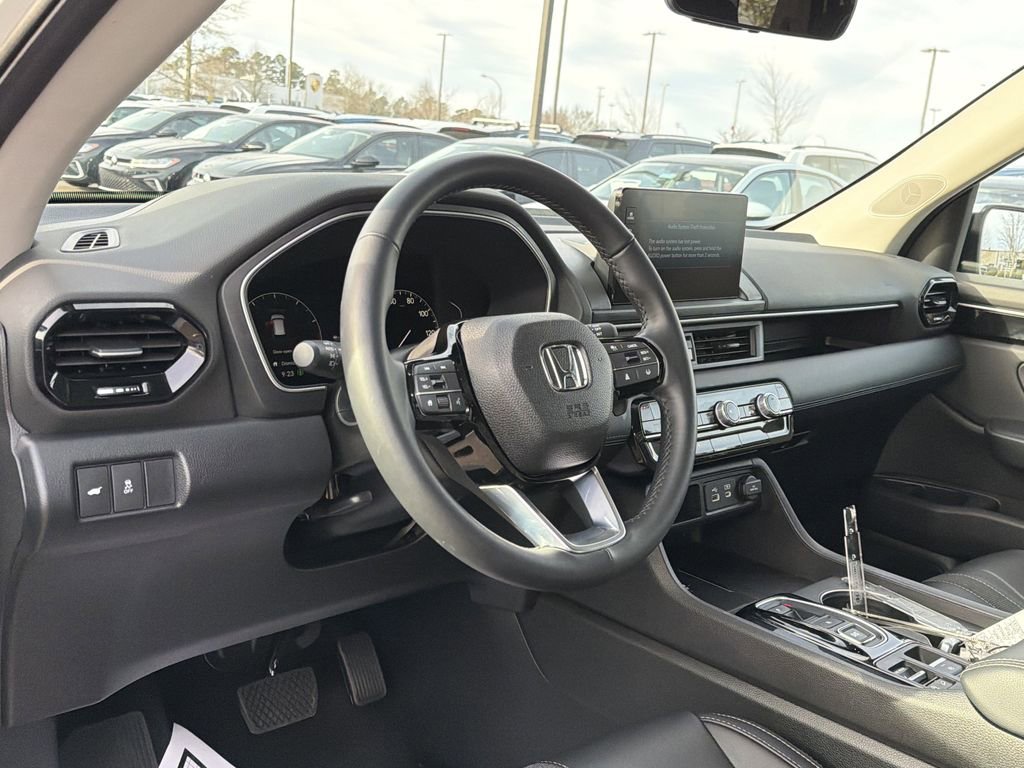 Used 2025 Honda Pilot EX-L image 10