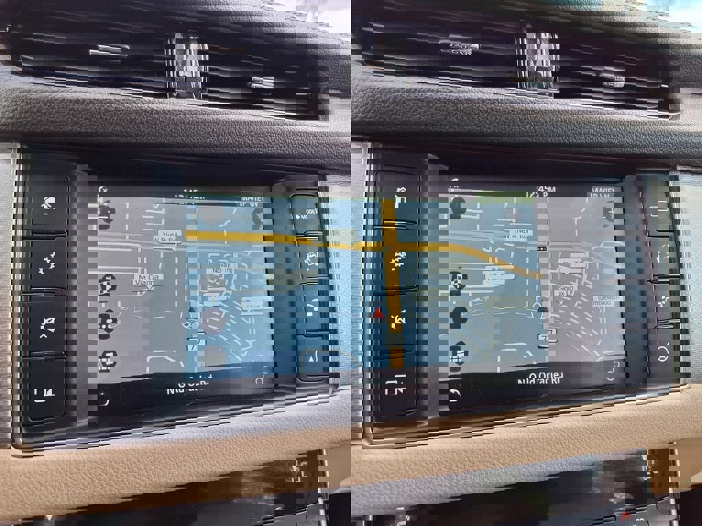 Used 2018 Jaguar XF Premium image 6