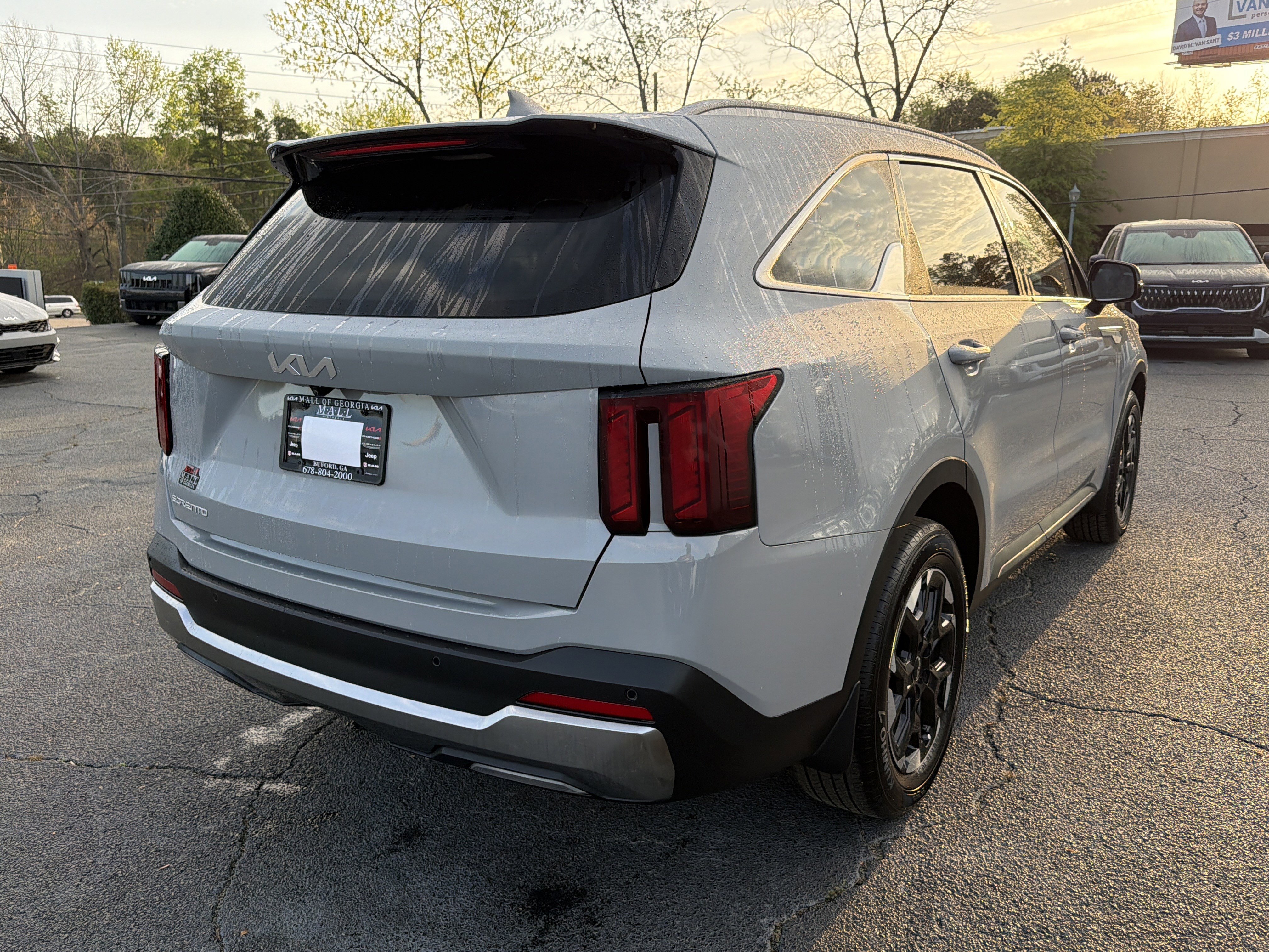 Used 2025 Kia Sorento S FWD image 6