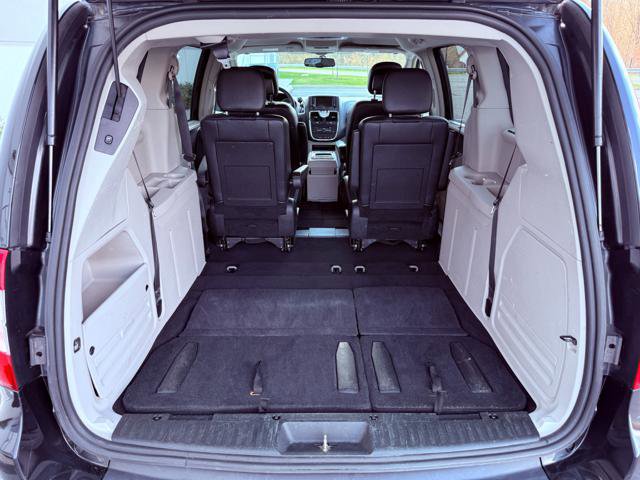 Used 2015 Chrysler Town & Country Touring FWD image 26