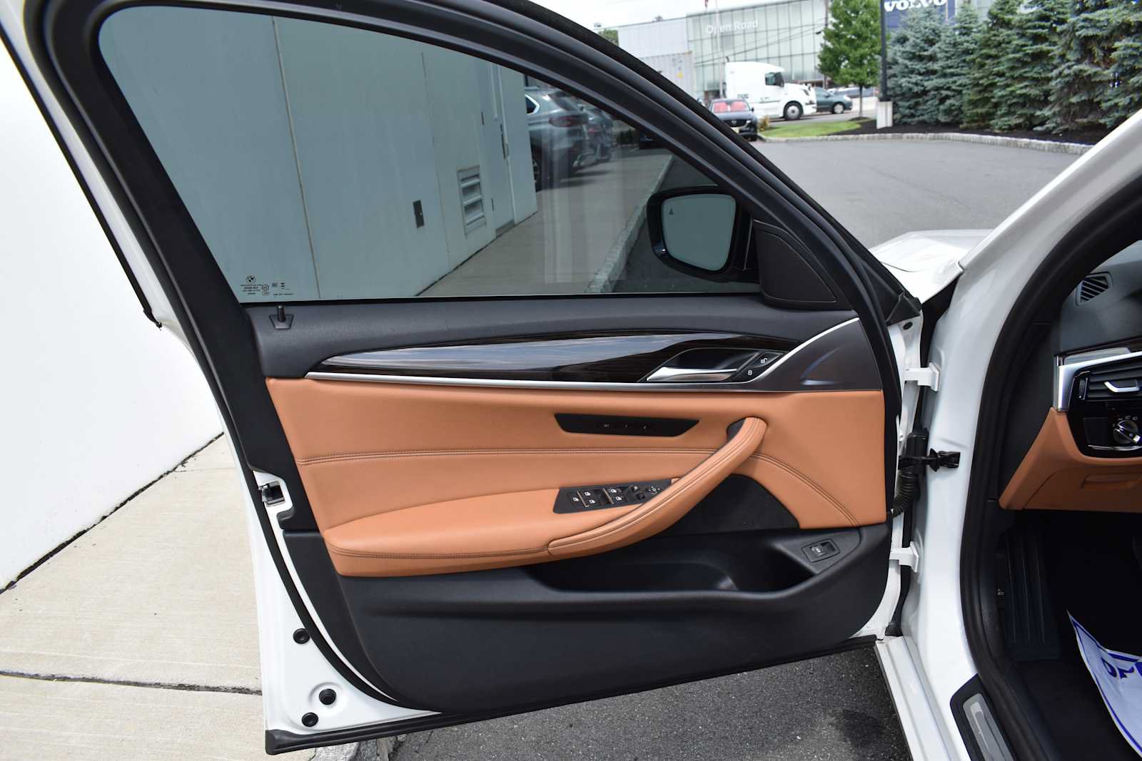 Used 2023 BMW 530i xDrive w/ Convenience Package AWD/4WD image 8
