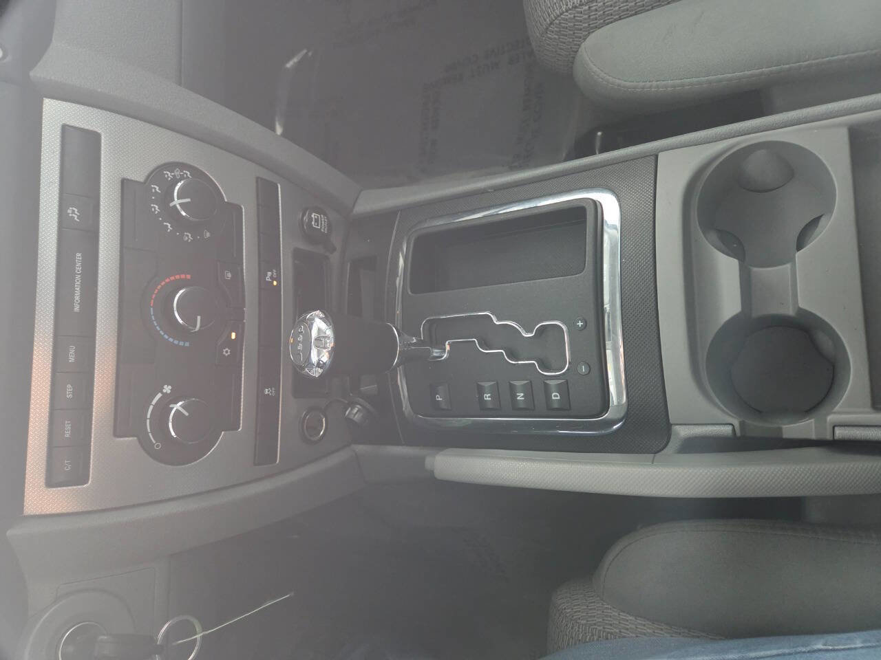 Used 2007 Jeep Commander Sport image 35