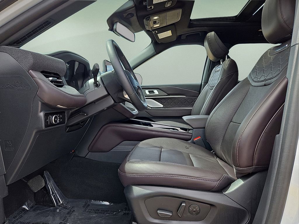 Used 2025 Ford Explorer Platinum w/ LUX Leather Package image 25