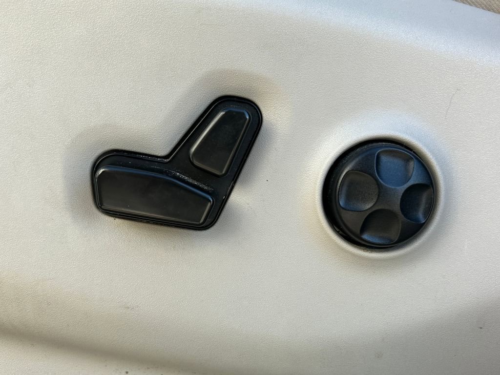 Used 2021 Chrysler Pacifica Touring-L image 18
