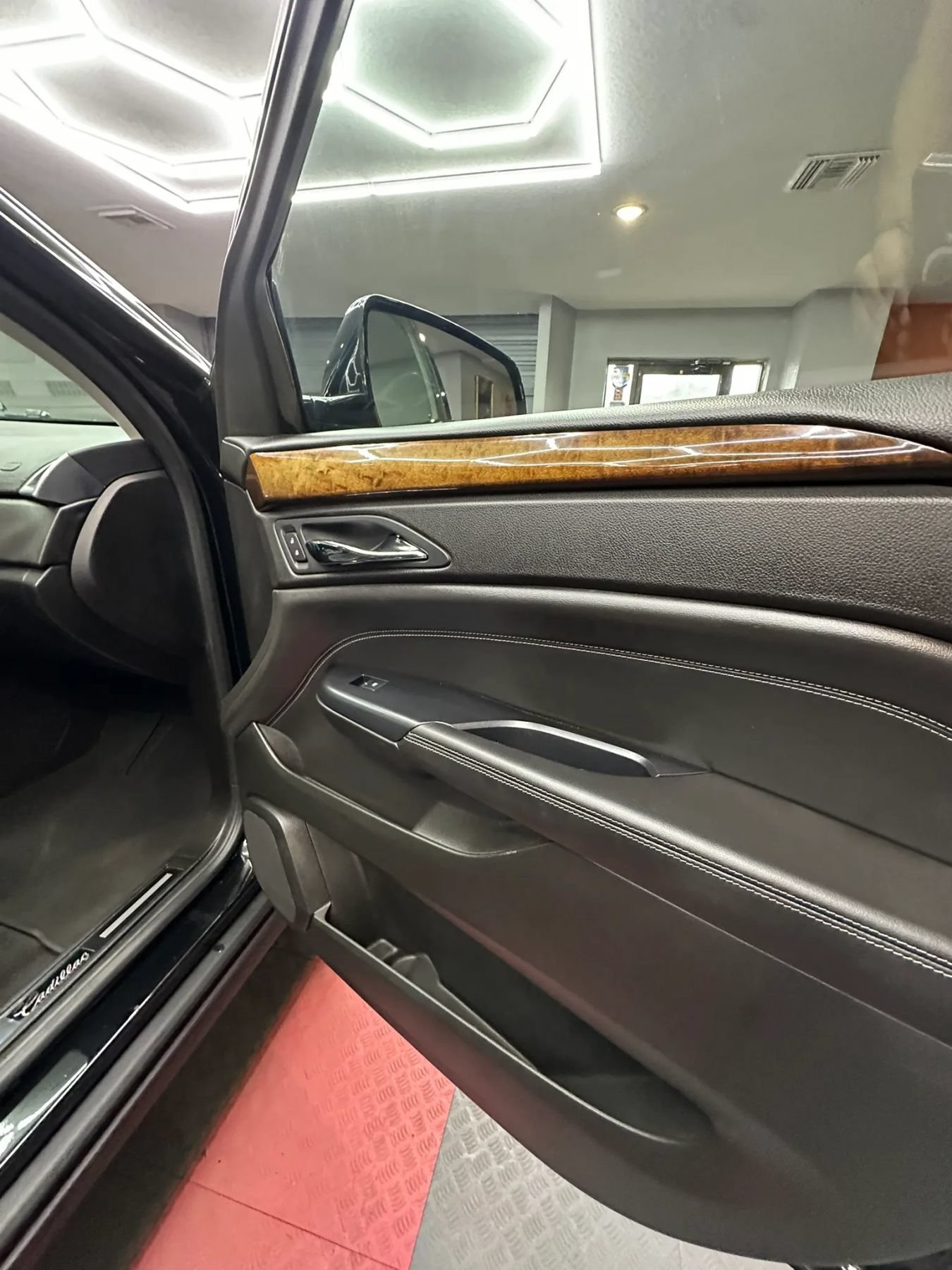 Used 2013 Cadillac SRX Luxury w/ Driver Awareness Package FWD image 35