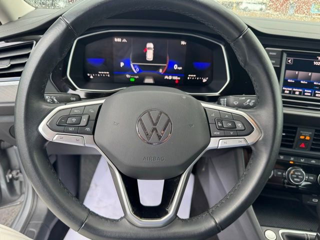 Used 2024 Volkswagen Jetta SE FWD image 12