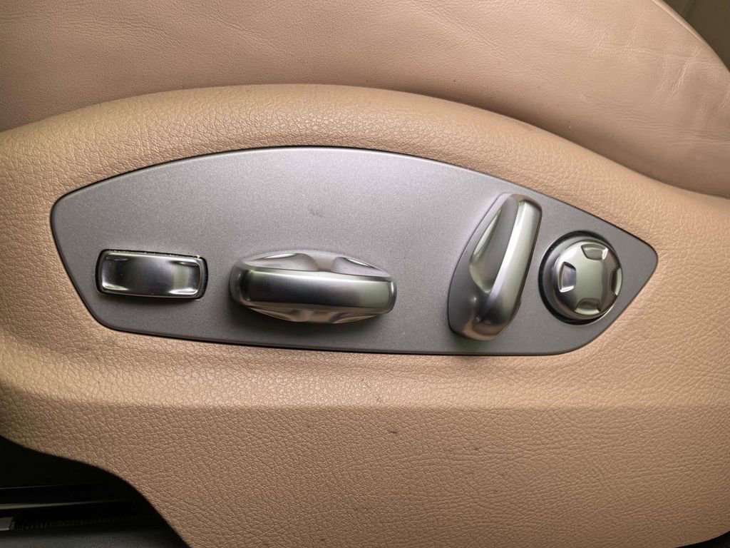 Certified 2025 Porsche Macan image 17