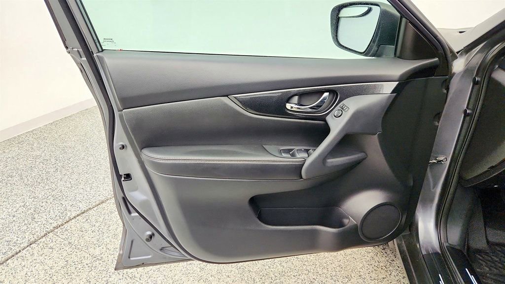 Used 2016 Nissan Rogue SL image 10